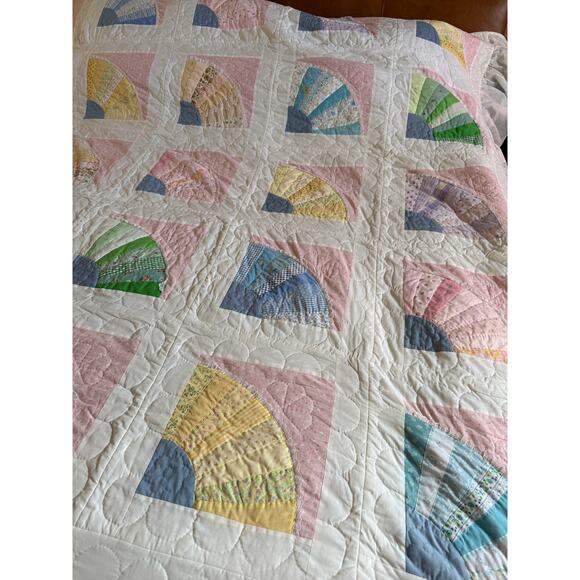 Vintage Grandmother's Fan Quilt Handmade Handstitched Beautiful Pastel Cottage - Picture 14 of 16